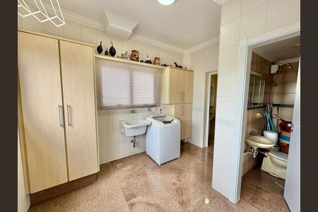 Apartamento à venda com 387m², 3 quartos e 8 vagas Apartamento à venda com 387m², 3 quartos e 8 vagasÁrea de Serviço