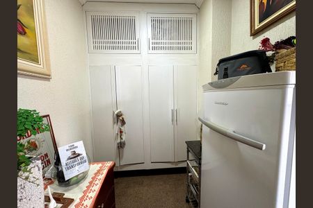 Apartamento à venda com 387m², 3 quartos e 8 vagas Apartamento à venda com 387m², 3 quartos e 8 vagasQuarto de Serviço