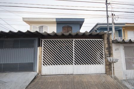 Casa à venda com 130m², 3 quartos e 2 vagas Casa à venda com 130m², 3 quartos e 2 vagasFachada