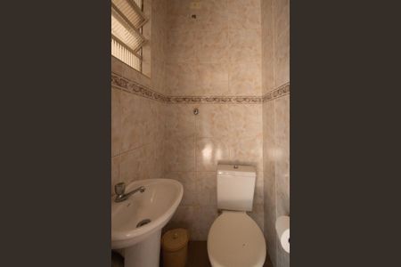 Casa à venda com 130m², 3 quartos e 2 vagas Casa à venda com 130m², 3 quartos e 2 vagasBanheiro de Serviço