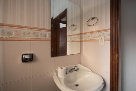 Casa à venda com 130m², 3 quartos e 2 vagas Casa à venda com 130m², 3 quartos e 2 vagasBanheiro Social