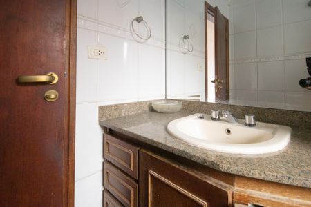 Casa à venda com 130m², 3 quartos e 2 vagas Casa à venda com 130m², 3 quartos e 2 vagasBanheiro da Suíte