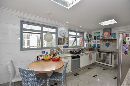 Apartamento à venda com 237m², 4 quartos e 4 vagasCozinha