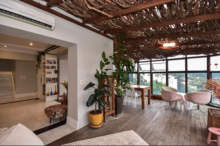 Apartamento à venda com 237m², 4 quartos e 4 vagasVaranda