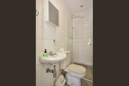 Apartamento à venda com 237m², 4 quartos e 4 vagasBanheiro de Serviço