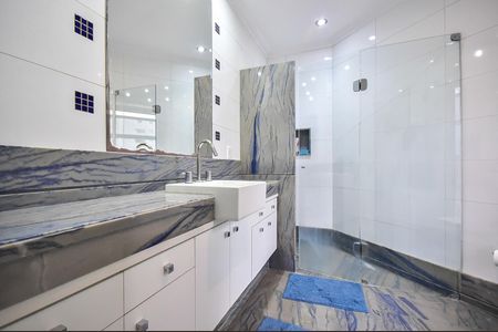 Apartamento à venda com 237m², 4 quartos e 4 vagasBanheiro Suíte 1