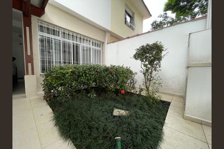 Casa à venda com 200m², 3 quartos e 2 vagas Casa à venda com 200m², 3 quartos e 2 vagasJardim