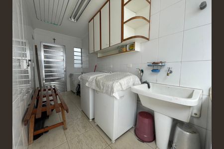 Casa à venda com 200m², 3 quartos e 2 vagas Casa à venda com 200m², 3 quartos e 2 vagasÁrea de Serviço