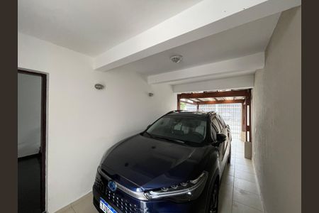Casa à venda com 200m², 3 quartos e 2 vagas Casa à venda com 200m², 3 quartos e 2 vagasGaragem