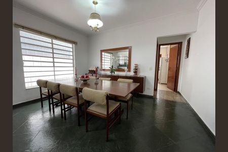 Casa à venda com 200m², 3 quartos e 2 vagas Casa à venda com 200m², 3 quartos e 2 vagasSala de Jantar