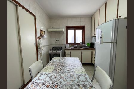 Casa à venda com 200m², 3 quartos e 2 vagas Casa à venda com 200m², 3 quartos e 2 vagasCozinha