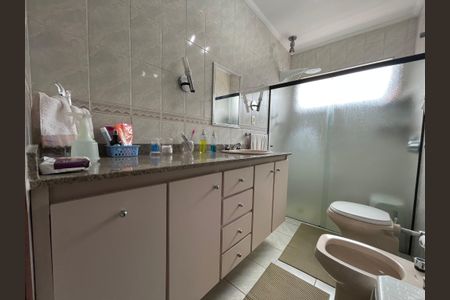 Casa à venda com 200m², 3 quartos e 2 vagas Casa à venda com 200m², 3 quartos e 2 vagasBanheiro da Suíte