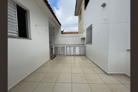 Casa à venda com 200m², 3 quartos e 2 vagas Casa à venda com 200m², 3 quartos e 2 vagasQuintal