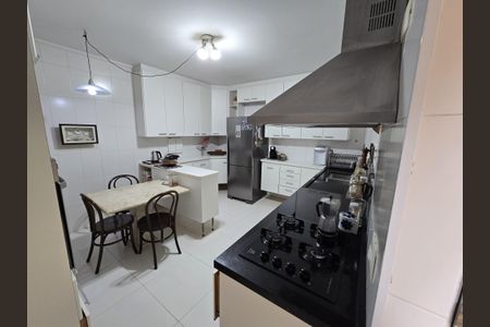 Casa à venda com 220m², 3 quartos e 2 vagas Casa à venda com 220m², 3 quartos e 2 vagasCozinha