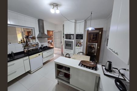 Casa à venda com 220m², 3 quartos e 2 vagas Casa à venda com 220m², 3 quartos e 2 vagasCozinha