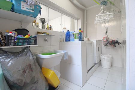 Casa à venda com 220m², 3 quartos e 2 vagasÁrea de Serviço