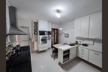 Casa à venda com 220m², 3 quartos e 2 vagas Casa à venda com 220m², 3 quartos e 2 vagasCozinha