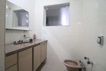Casa à venda com 220m², 3 quartos e 2 vagasBanheiro  2