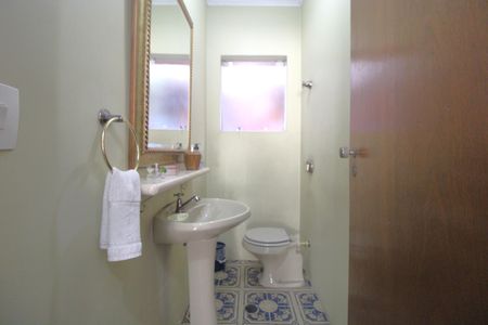 Casa à venda com 220m², 3 quartos e 2 vagasLavabo