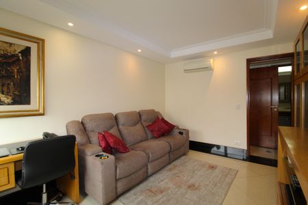 Apartamento à venda com 215m², 4 quartos e 2 vagasSala de TV