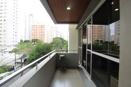 Apartamento à venda com 215m², 4 quartos e 2 vagasVaranda
