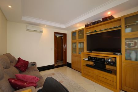 Apartamento à venda com 215m², 4 quartos e 2 vagasSala de TV