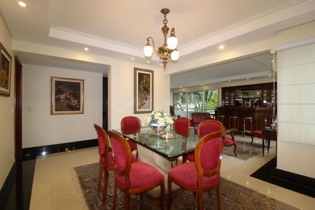 Apartamento à venda com 215m², 4 quartos e 2 vagasSala