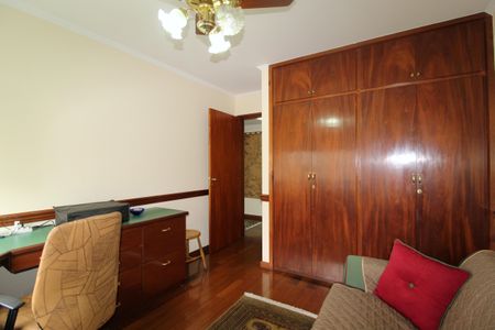 Apartamento à venda com 215m², 4 quartos e 2 vagasQuarto 2