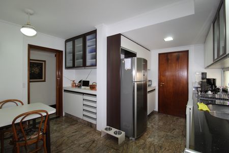 Apartamento à venda com 215m², 4 quartos e 2 vagasCozinha