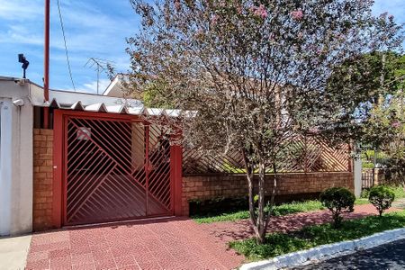 Casa à venda com 196m², 4 quartos e 2 vagas Casa à venda com 196m², 4 quartos e 2 vagasFachada