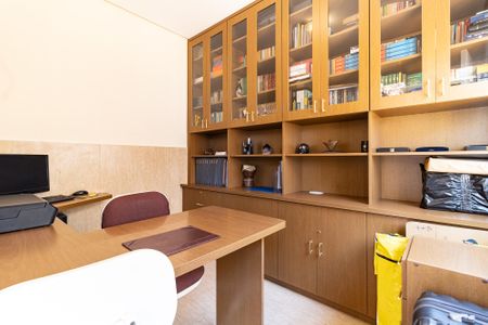 Casa à venda com 196m², 4 quartos e 2 vagas Casa à venda com 196m², 4 quartos e 2 vagasEscritório/Edícula