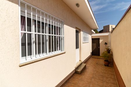 Casa à venda com 196m², 4 quartos e 2 vagas Casa à venda com 196m², 4 quartos e 2 vagasCorredor Lateral