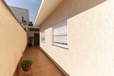 Casa à venda com 196m², 4 quartos e 2 vagas Casa à venda com 196m², 4 quartos e 2 vagasCorredor Lateral