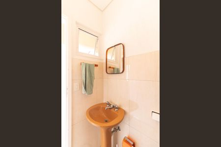 Casa à venda com 196m², 4 quartos e 2 vagas Casa à venda com 196m², 4 quartos e 2 vagasBanheiro de Serviço