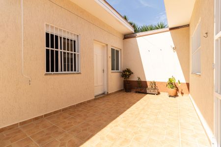 Casa à venda com 196m², 4 quartos e 2 vagas Casa à venda com 196m², 4 quartos e 2 vagasQuintal