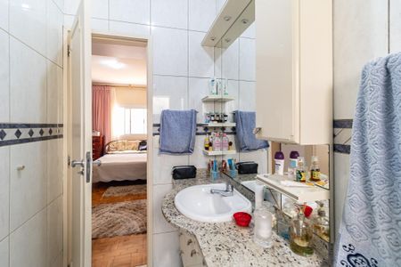 Casa à venda com 196m², 4 quartos e 2 vagas Casa à venda com 196m², 4 quartos e 2 vagasBanheiro da Suíte