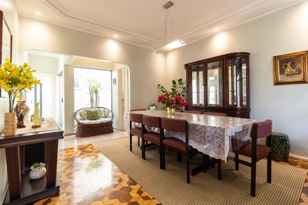 Casa à venda com 196m², 4 quartos e 2 vagas Casa à venda com 196m², 4 quartos e 2 vagasSala