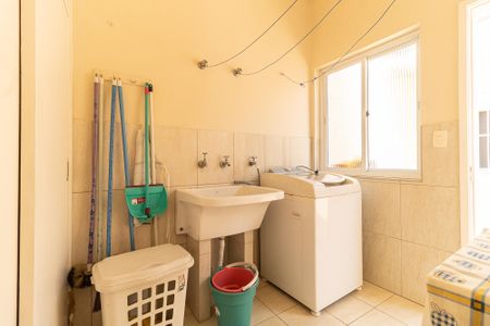 Casa à venda com 196m², 4 quartos e 2 vagas Casa à venda com 196m², 4 quartos e 2 vagasÁrea de Serviço