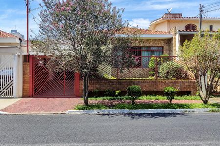 Casa à venda com 196m², 4 quartos e 2 vagas Casa à venda com 196m², 4 quartos e 2 vagasFachada
