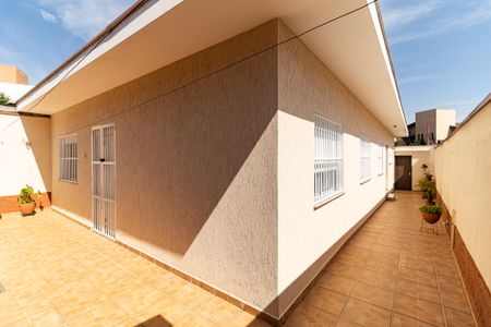 Casa à venda com 196m², 4 quartos e 2 vagas Casa à venda com 196m², 4 quartos e 2 vagasQuintal