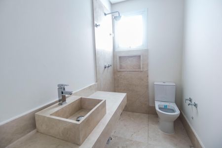 Casa à venda com 642m², 5 quartos e 10 vagas Casa à venda com 642m², 5 quartos e 10 vagasBanheiro da Suíte 3