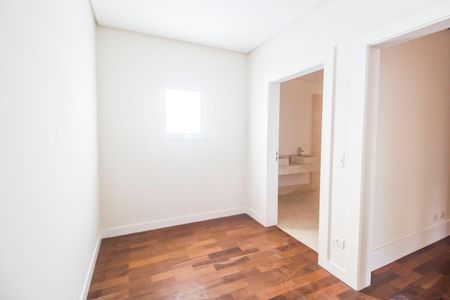 Casa à venda com 642m², 5 quartos e 10 vagas Casa à venda com 642m², 5 quartos e 10 vagasCloset da suíte 1