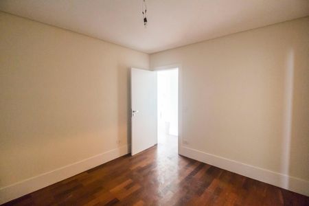 Casa à venda com 642m², 5 quartos e 10 vagas Casa à venda com 642m², 5 quartos e 10 vagasSuíte 3