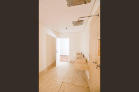 Casa à venda com 642m², 5 quartos e 10 vagas Casa à venda com 642m², 5 quartos e 10 vagasBanheiro da Suíte 1