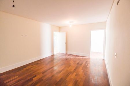 Casa à venda com 642m², 5 quartos e 10 vagas Casa à venda com 642m², 5 quartos e 10 vagasSuíte 1