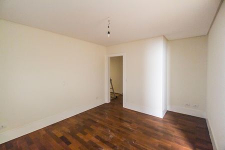 Casa à venda com 642m², 5 quartos e 10 vagas Casa à venda com 642m², 5 quartos e 10 vagasSuíte 4