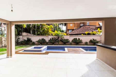 Casa à venda com 642m², 5 quartos e 10 vagas Casa à venda com 642m², 5 quartos e 10 vagasVista