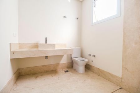 Casa à venda com 642m², 5 quartos e 10 vagas Casa à venda com 642m², 5 quartos e 10 vagasBanheiro da Suíte 2