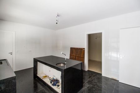 Casa à venda com 642m², 5 quartos e 10 vagas Casa à venda com 642m², 5 quartos e 10 vagasCozinha