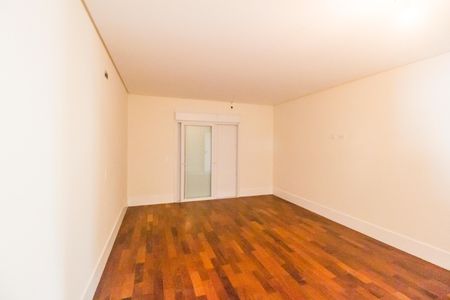 Casa à venda com 642m², 5 quartos e 10 vagas Casa à venda com 642m², 5 quartos e 10 vagasSuíte 1